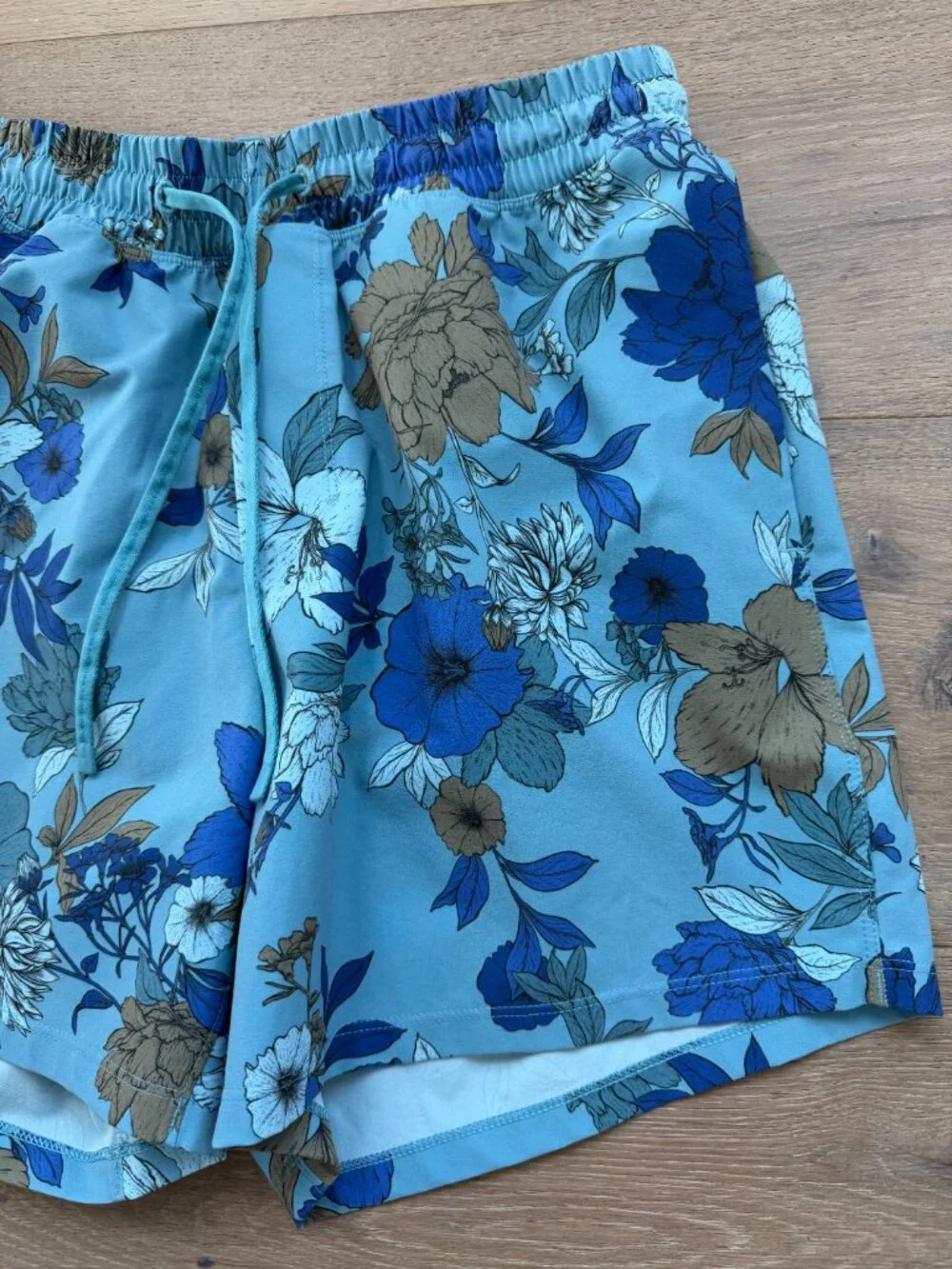 Lululemon Men's Blue Floral Swim Short 5